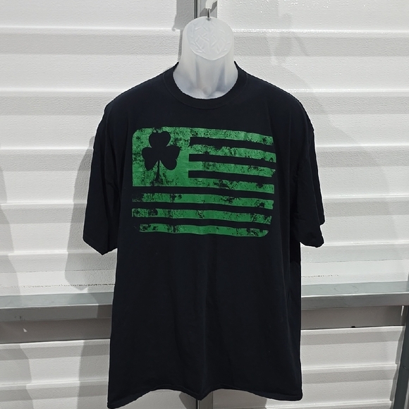 Black and Green Short Sleeve‎ Tee with Bold Graphic - Picture 1 of 11
